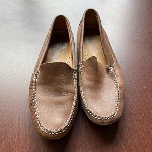 Minnetonka Leather Loafer (9)